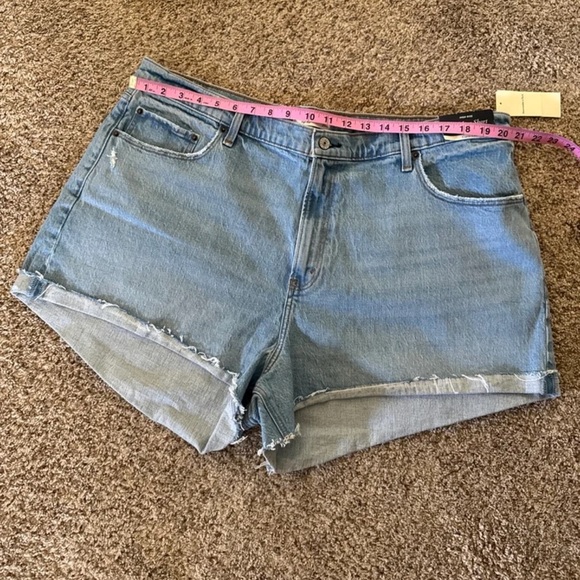 NWT Abercrombie & Fitch High Rise Mom Short
 size 35 or 20 - Picture 11 of 12